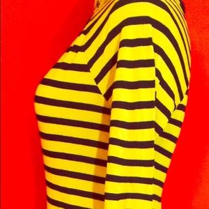 Large Black and Gold Top 3/4 Length Sleeve